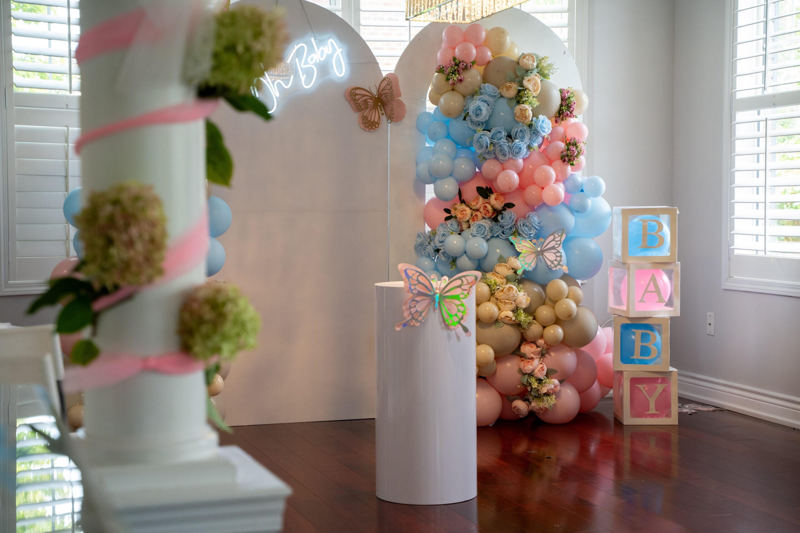 Baby,Shower,Decorations,And,Event,Setup,With,Balloon,Arrangements.